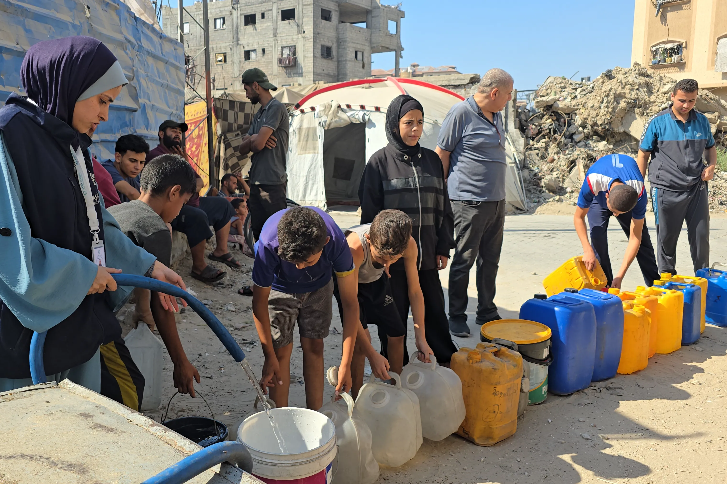 حملة غيث الأمل: شاحنات المياه للنازحين في غزة